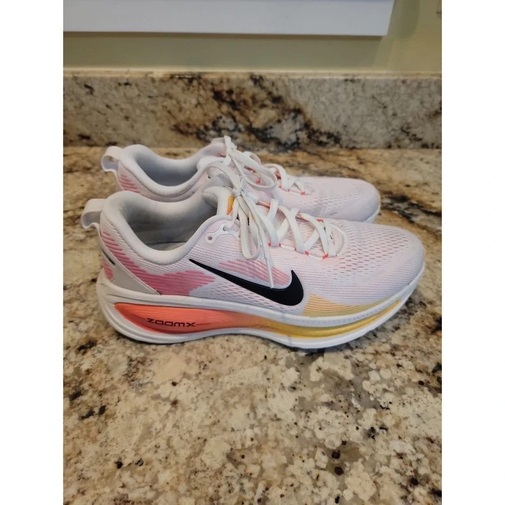 Nike Women's Vomero 18 HM6804-100 White Running Shoes Size 10 B Sneaker
